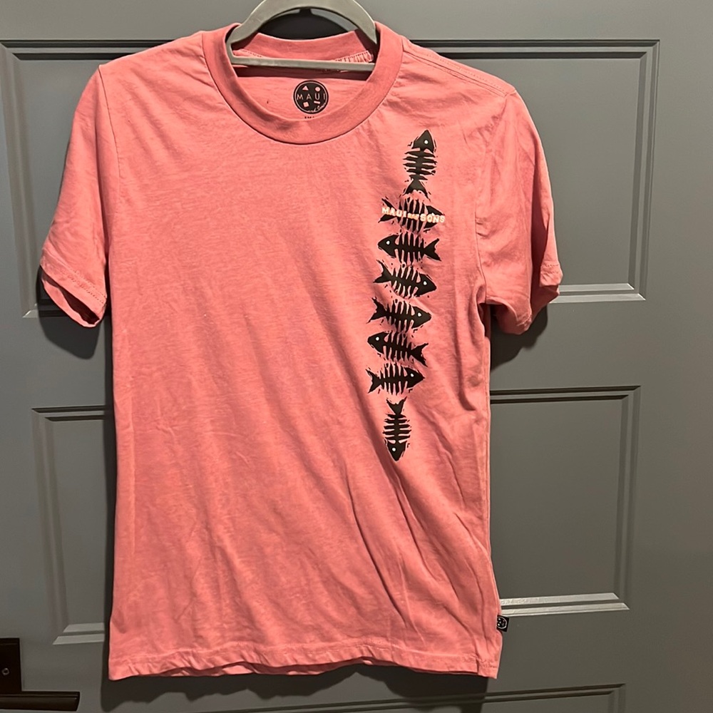 Men Size Small Tee Light Maroon color